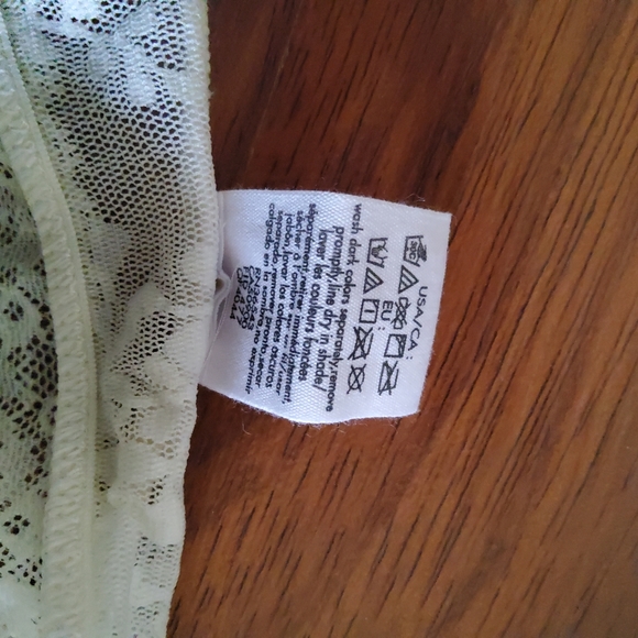 CALVIN KLEIN Bare Lace Unlined Halter Bralette Size S New - Picture 9 of 9